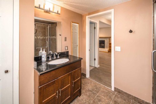28 Hawkcliff Place Nw, Calgary, AB 