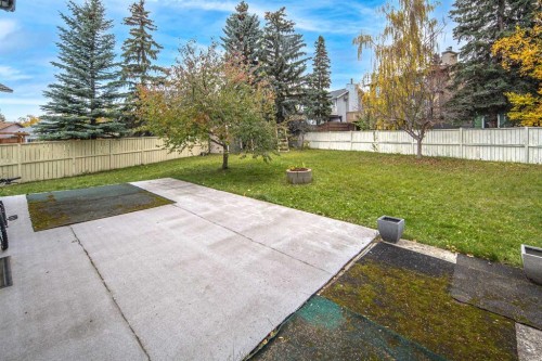 28 Hawkcliff Place Nw, Calgary, AB 