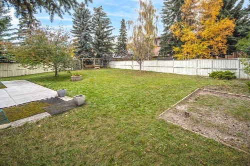 28 Hawkcliff Place Nw, Calgary, AB 