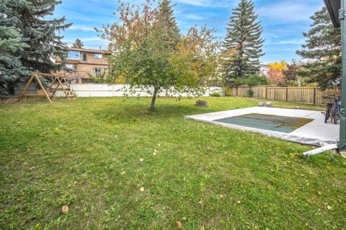28 Hawkcliff Place Nw, Calgary, AB 