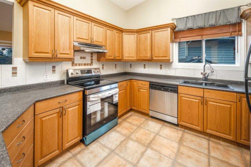 28 Hawkcliff Place Nw, Calgary, AB 
