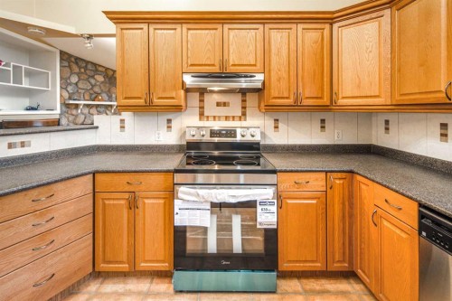 28 Hawkcliff Place Nw, Calgary, AB 