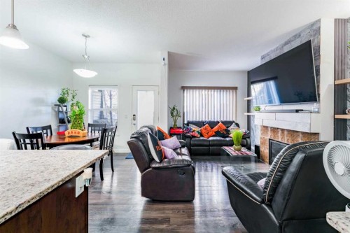 249 Copperpond Landing Se, Calgary, AB 