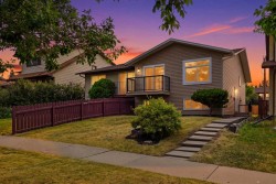 1387 Berkley Drive NW Calgary, AB T3K 1T5