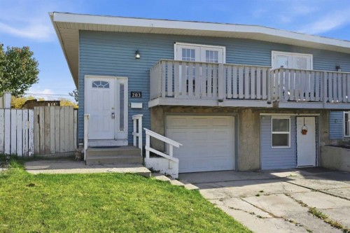 203 Penbrooke Close SE Calgary, AB T2A 3N9