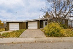 132 Lake Wapta Rise SE Calgary, AB T2J 2M9