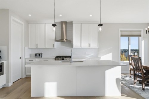 10 Heritage Close, Cochrane, AB 
