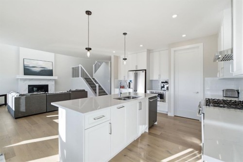 10 Heritage Close, Cochrane, AB 