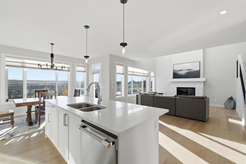 10 Heritage Close, Cochrane, AB 