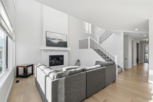 10 Heritage Close, Cochrane, AB 