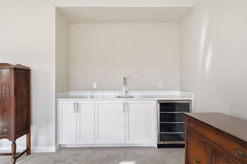 10 Heritage Close, Cochrane, AB 