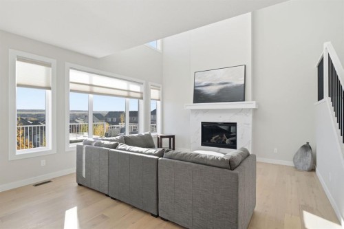 10 Heritage Close, Cochrane, AB 