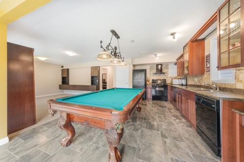 240 Everglade Circle Sw, Calgary, AB 