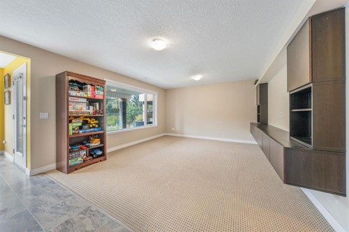 240 Everglade Circle Sw, Calgary, AB 