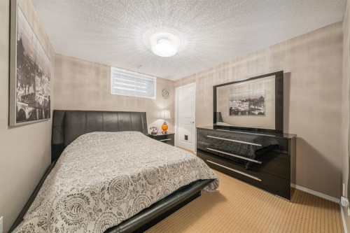 240 Everglade Circle Sw, Calgary, AB 