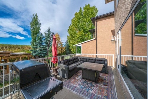 240 Everglade Circle Sw, Calgary, AB 