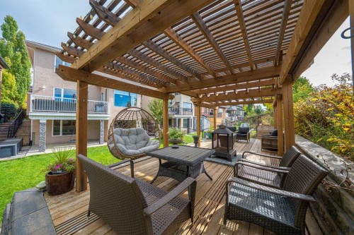 240 Everglade Circle Sw, Calgary, AB 