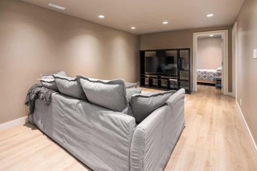 4207 5 Avenue Sw, Calgary, AB 