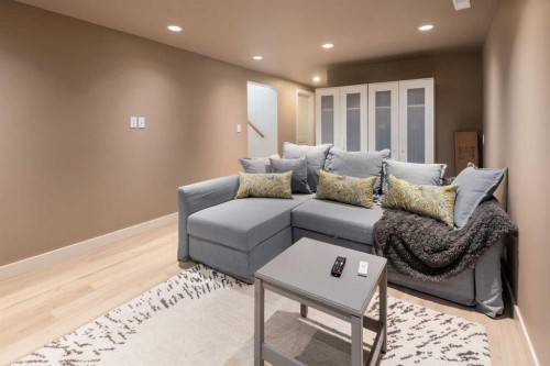4207 5 Avenue Sw, Calgary, AB 