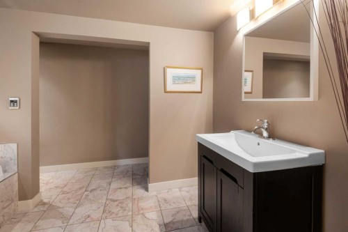 4207 5 Avenue Sw, Calgary, AB 