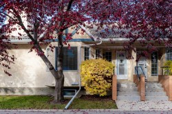 38 Richelieu Court SW Calgary, AB T3E 7E9