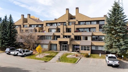 3-125 Village Heights SW Calgary, AB T3H 2L2