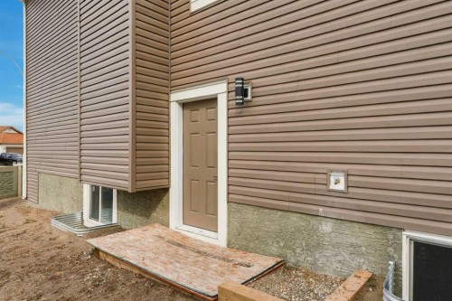 67 Lakes Estates Circle, Strathmore, AB 