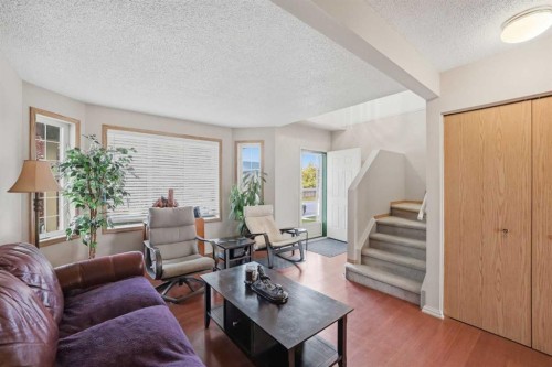 37 Appleside Close Se, Calgary, AB 