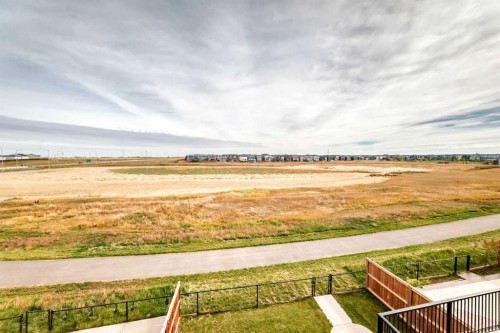 260 Corner Meadows Manor Ne, Calgary, AB 