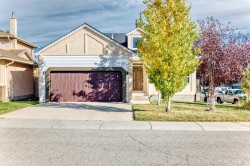 50 Hawkbury Close NW Calgary, AB T3G 3N2
