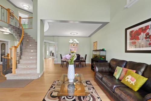 63 West Cedar Rise Sw, Calgary, AB 