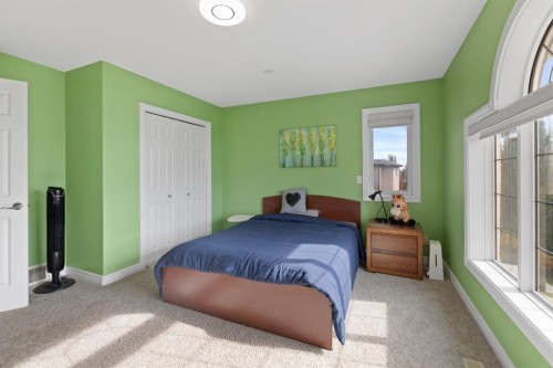 63 West Cedar Rise Sw, Calgary, AB 