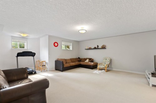 63 West Cedar Rise Sw, Calgary, AB 