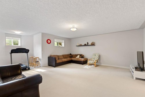63 West Cedar Rise Sw, Calgary, AB 