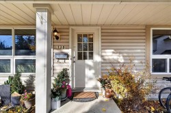 130 Woodmont Terrace SW Calgary, AB T2W 4Z4