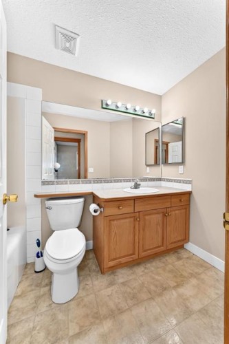 145 Martinvalley Crescent Ne, Calgary, AB 