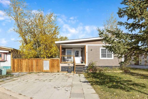 9 Walsh Bay, Acme, AB 