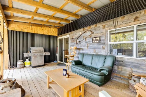 9 Walsh Bay, Acme, AB 