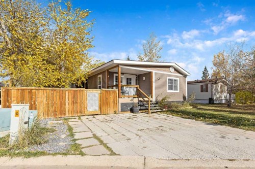 9 Walsh Bay, Acme, AB 