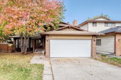 36 Berkshire Mews NW Calgary, AB T3K 1Z6