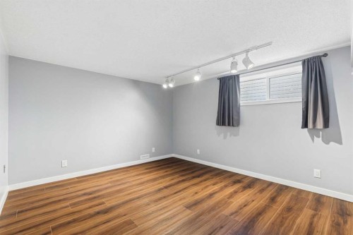 440 Lynnover Way Se, Calgary, AB 