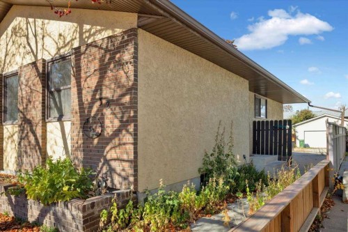 32 Whitman Crescent Ne, Calgary, AB 
