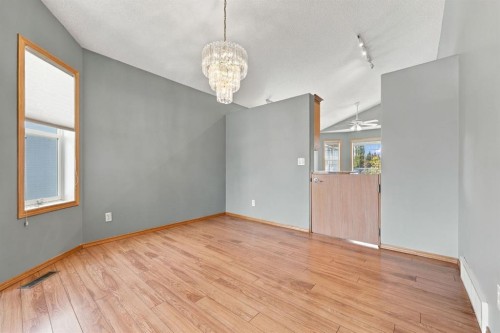 184 Hidden Circle Nw, Calgary, AB 