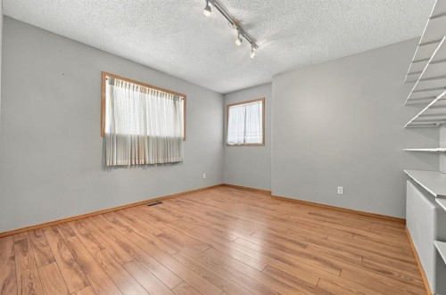 184 Hidden Circle Nw, Calgary, AB 