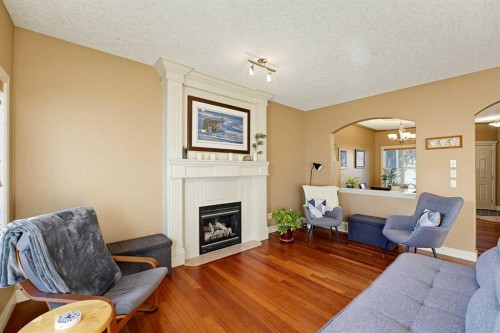 35-39 Strathlea Common Sw, Calgary, AB 