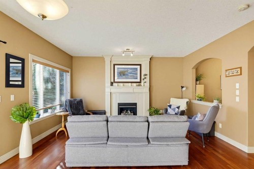 35-39 Strathlea Common Sw, Calgary, AB 