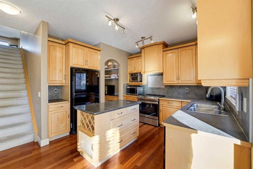 35-39 Strathlea Common Sw, Calgary, AB 