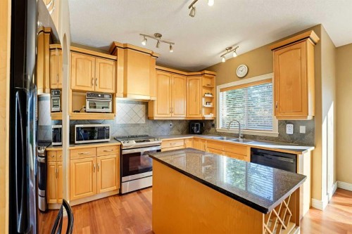 35-39 Strathlea Common Sw, Calgary, AB 