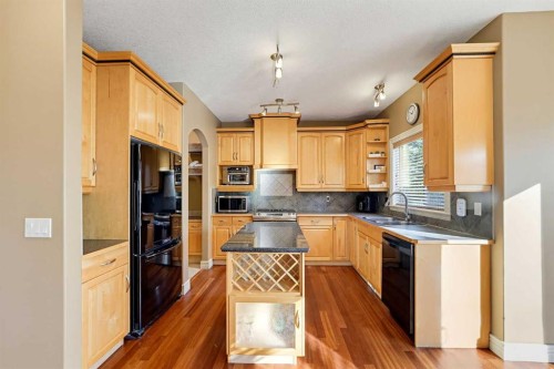 35-39 Strathlea Common Sw, Calgary, AB 