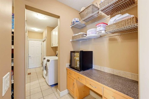 35-39 Strathlea Common Sw, Calgary, AB 
